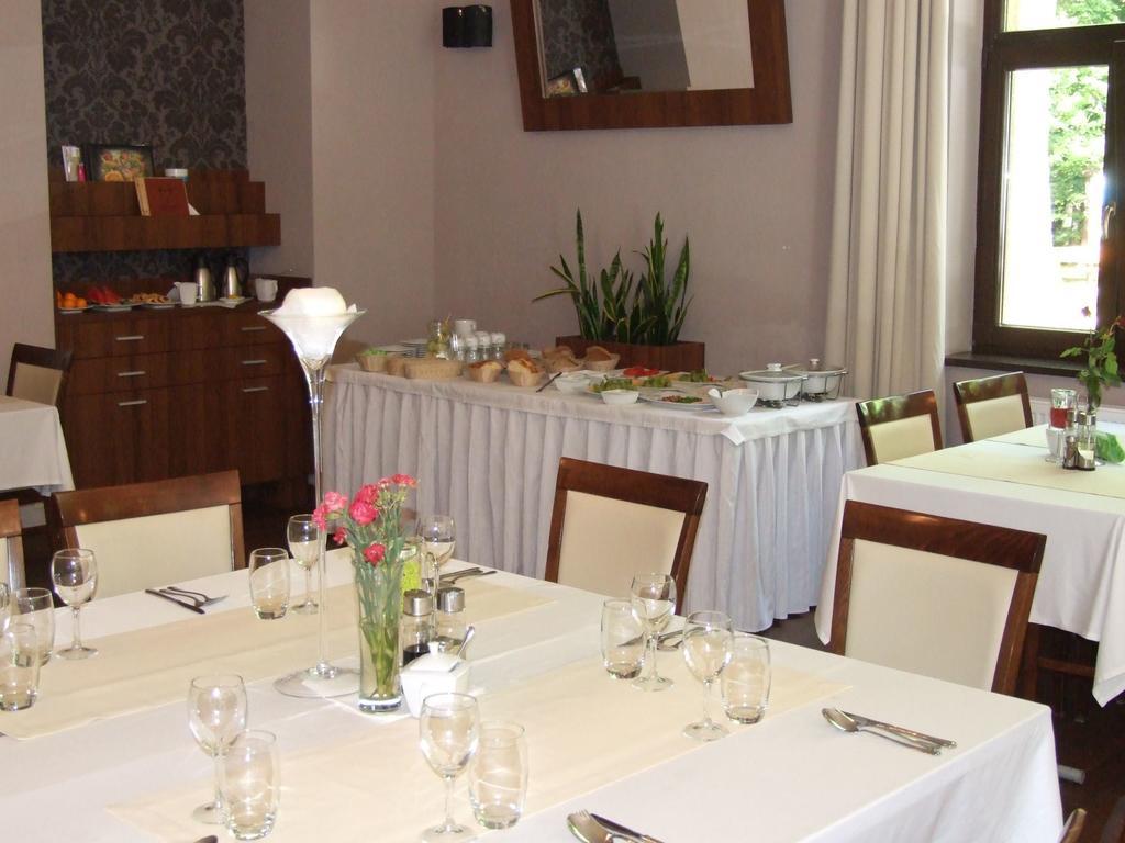 Willa Strzelnica Hotel Koscierzyna Ngoại thất bức ảnh