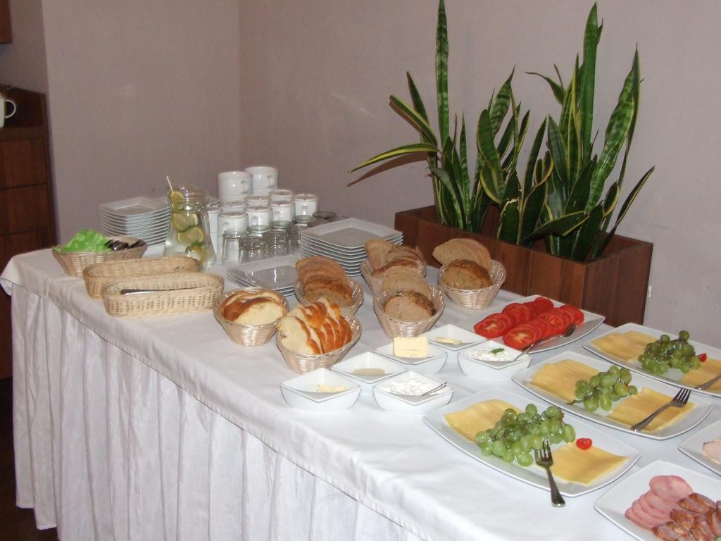 Willa Strzelnica Hotel Koscierzyna Ngoại thất bức ảnh